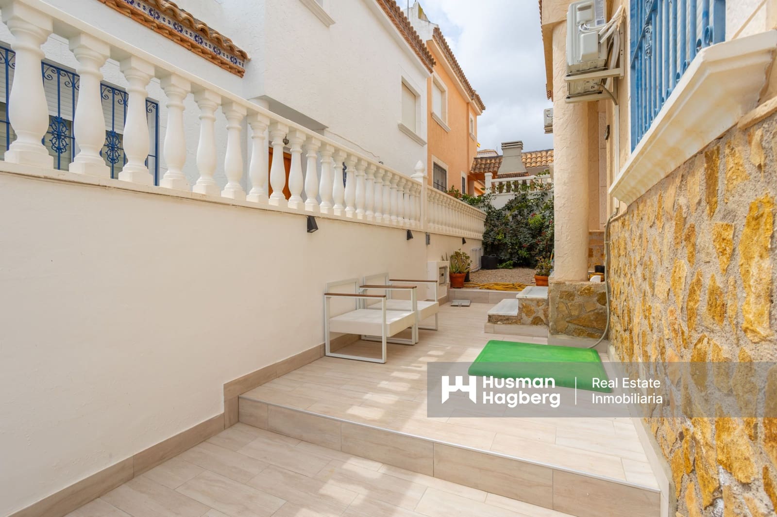 3 quarto Casa em Banda para venda em Villamartin com piscina - 249 000 € (Ref: 9432431)