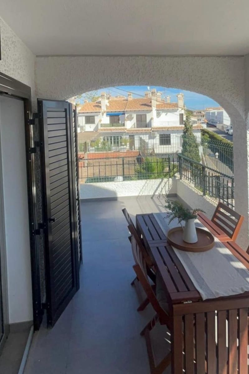 Apartamento de 2 habitaciones en Cabo Roig en venta con piscina - 240.000 € (Ref: 9432434)