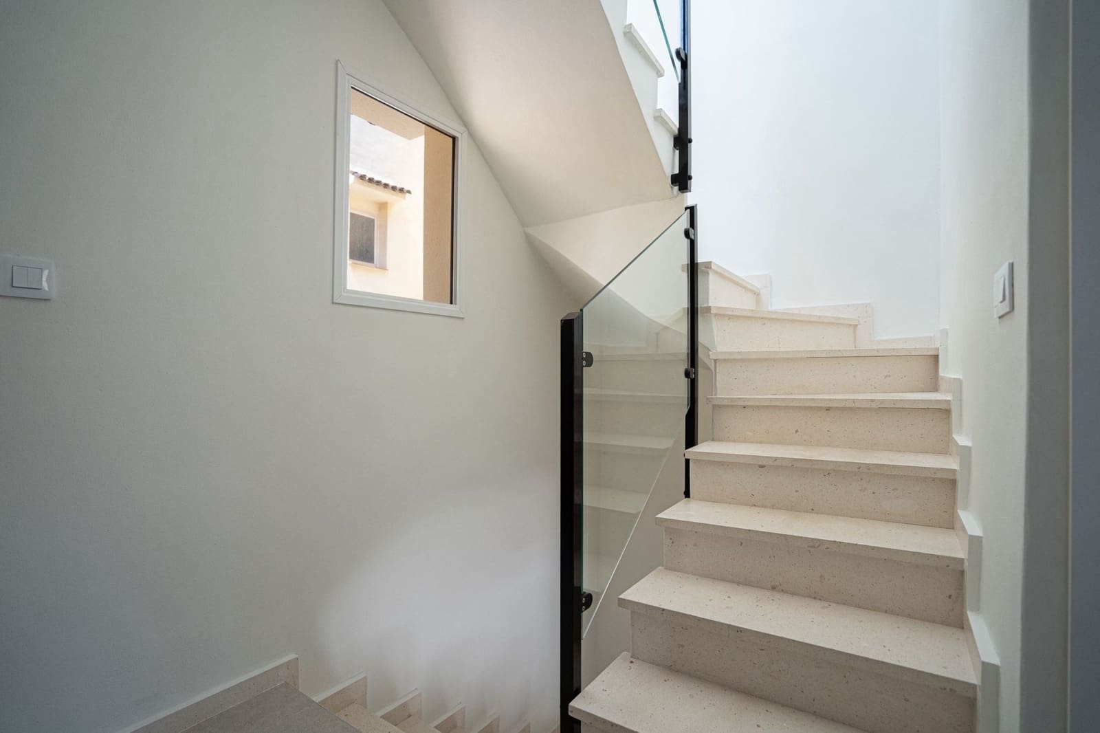 3 bedroom Townhouse for sale in La Florida with pool - € 279,000 (Ref: 9432529)