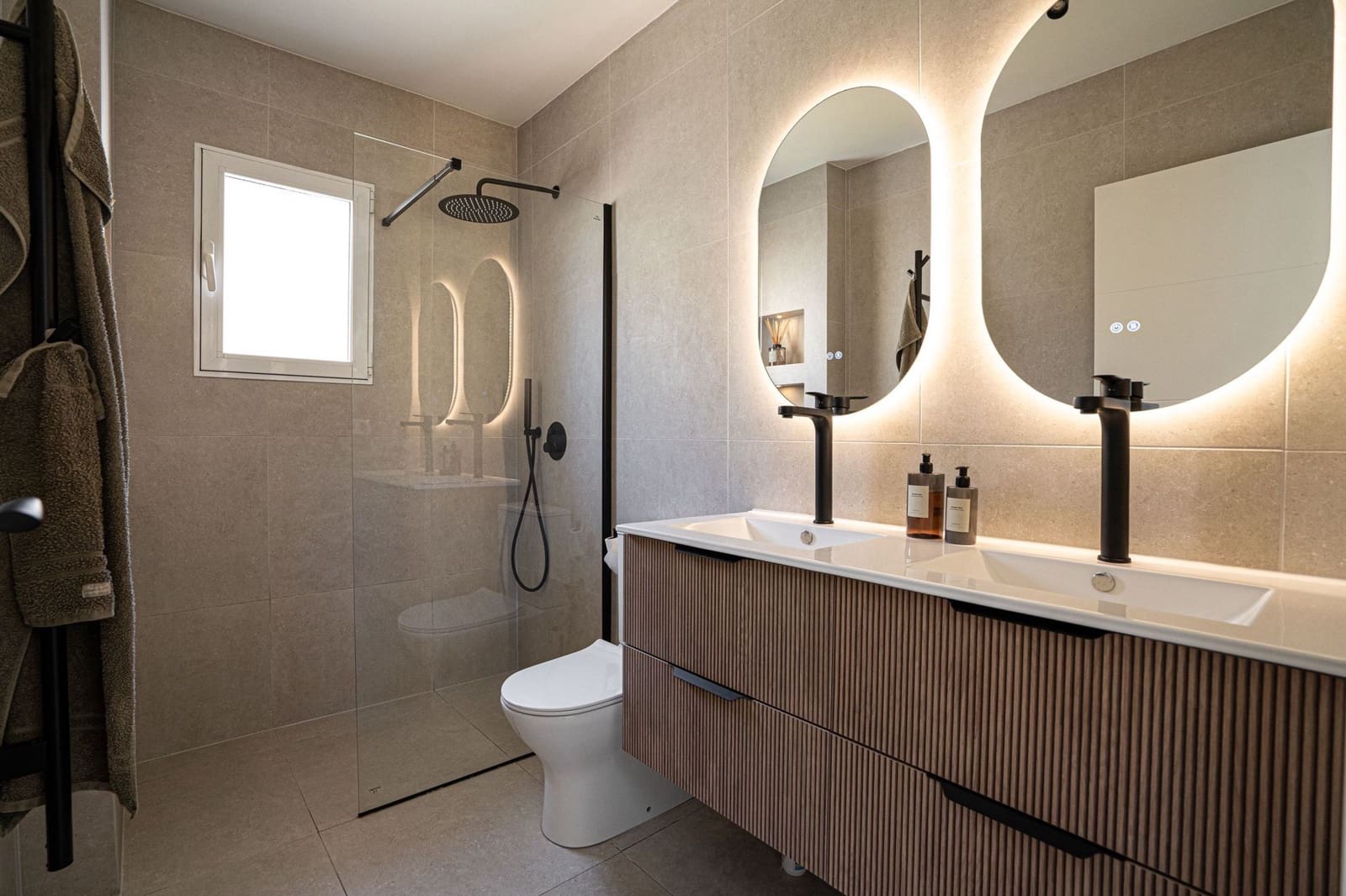 3 bedroom Townhouse for sale in La Florida with pool - € 279,000 (Ref: 9432529)