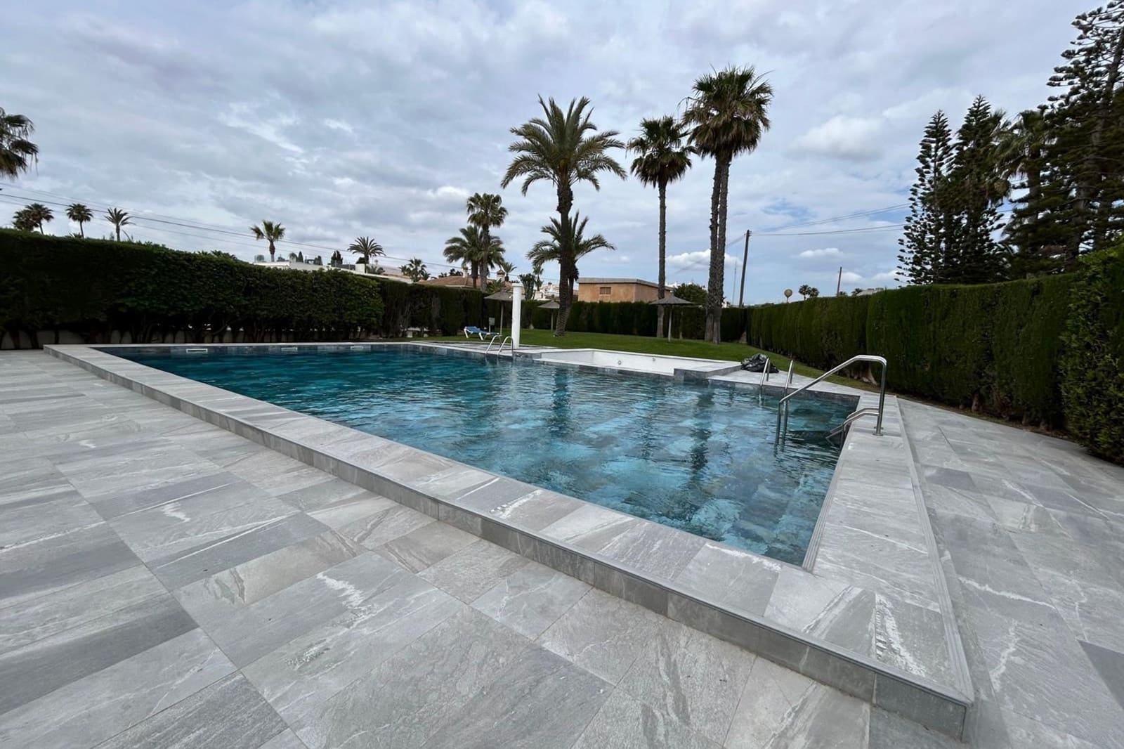 3 sovrum Lägenhet till salu i Playa Flamenca med pool - 340 000 € (Ref: 9438575)