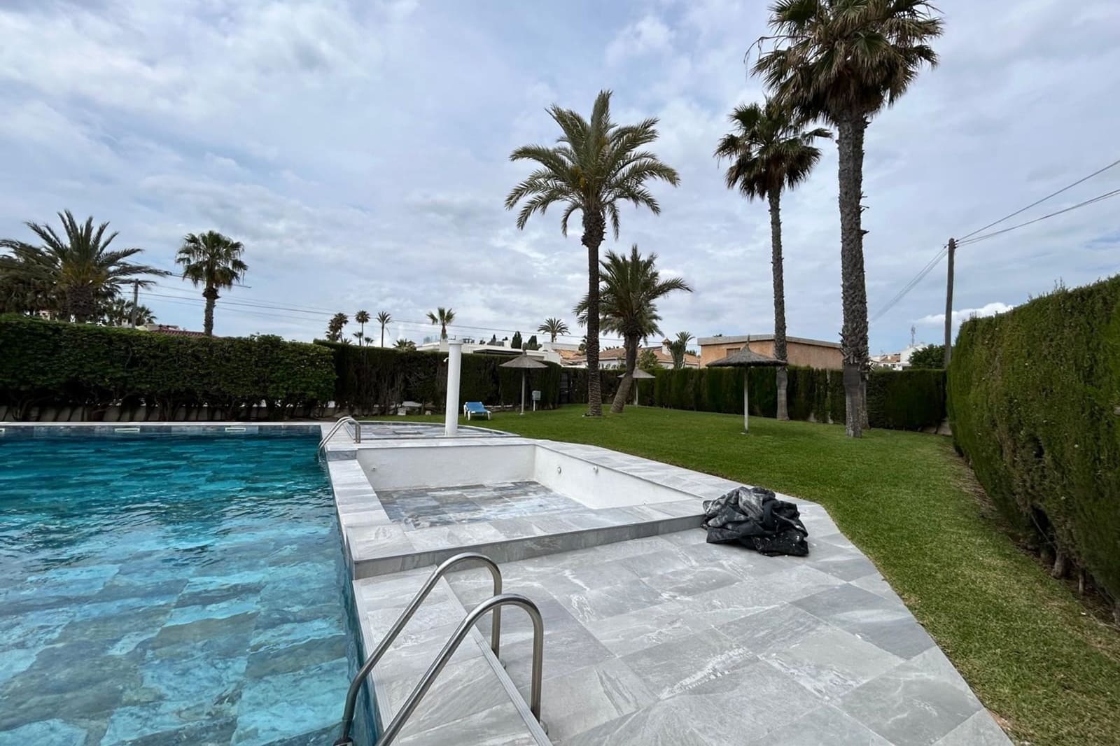 3 sovrum Lägenhet till salu i Playa Flamenca med pool - 340 000 € (Ref: 9438575)