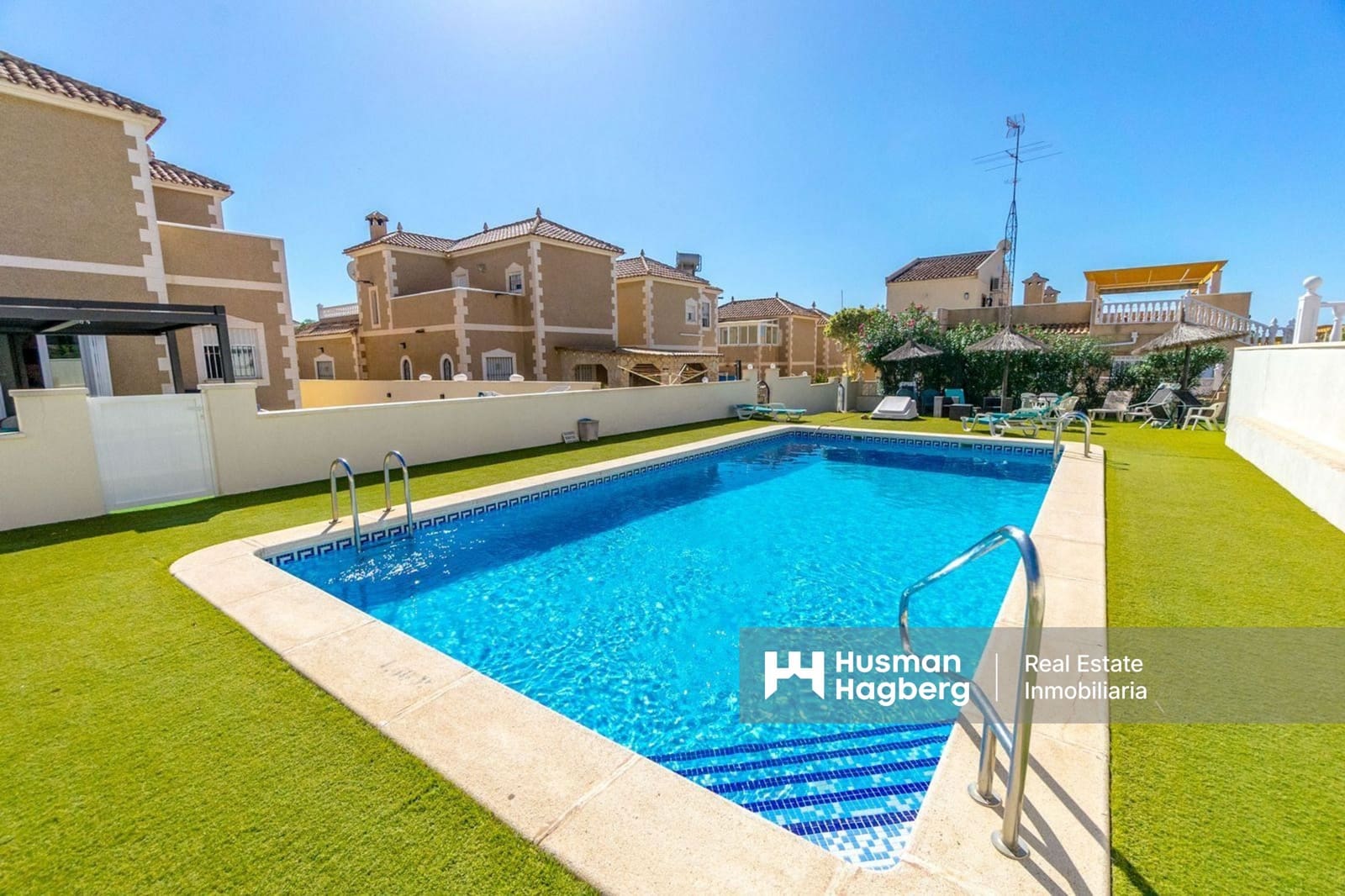 3 bedroom Villa for sale in Villamartin with pool - € 345,000 (Ref: 9438579)