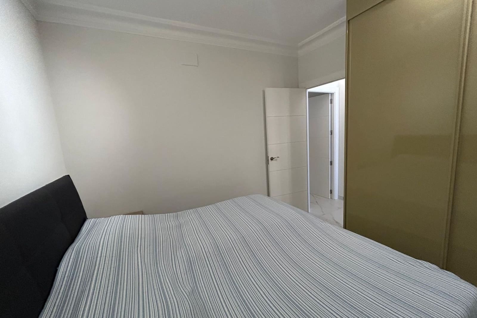 Apartamento de 3 habitaciones en Torrevieja en venta - 350.000 € (Ref: 9453628)