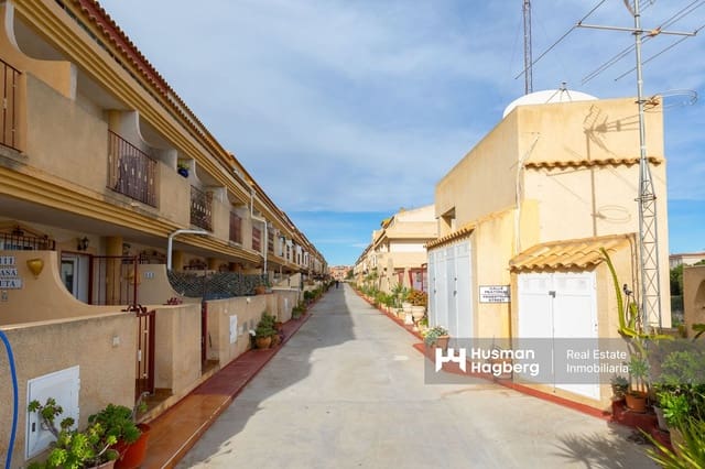 3 makuuhuone Omakotitalo myytävänä paikassa Playa Flamenca, Orihuela mukana uima-altaan - 193 000 € (Ref: 9467625)