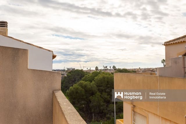 3 makuuhuone Omakotitalo myytävänä paikassa Playa Flamenca, Orihuela mukana uima-altaan - 193 000 € (Ref: 9467625)