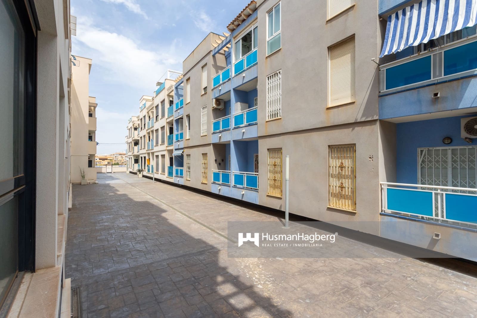 2 bedroom Apartment for sale in Torrevieja with pool - € 189,900 (Ref: 9475014)