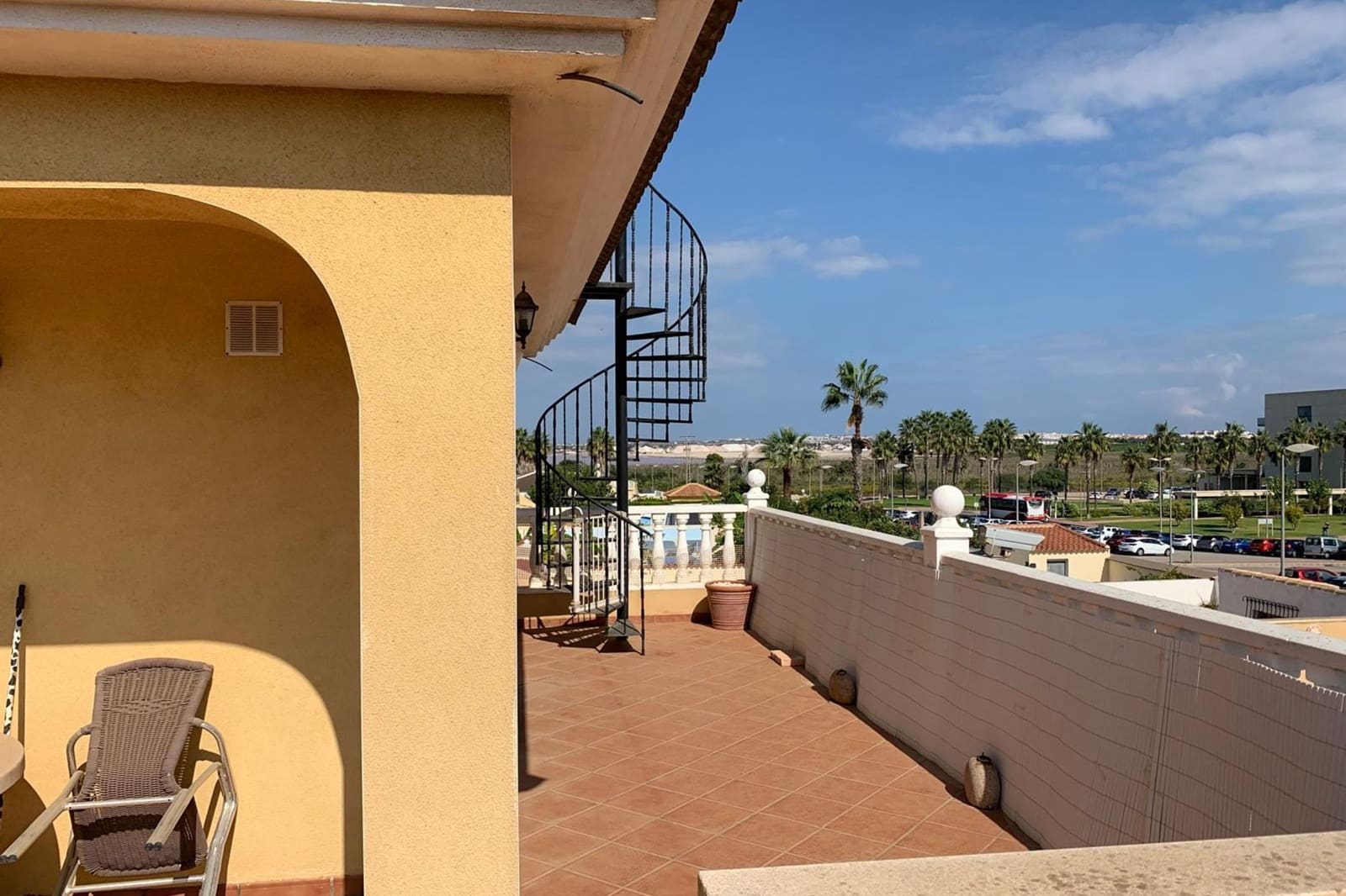 6 makuuhuone Huvila myytävänä paikassa Los Balcones mukana uima-altaan - 599 999 € (Ref: 9480637)