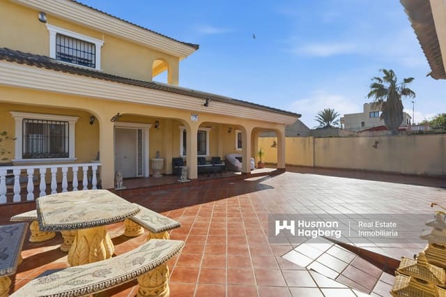 6 makuuhuone Huvila myytävänä paikassa Los Balcones mukana uima-altaan - 599 999 € (Ref: 9480637)