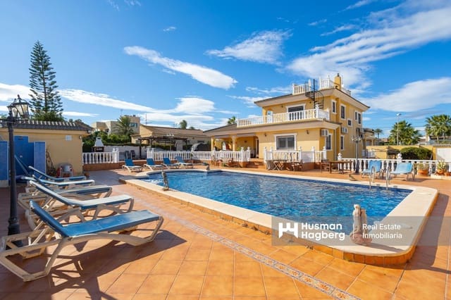 6 makuuhuone Huvila myytävänä paikassa Los Balcones mukana uima-altaan - 599 999 € (Ref: 9480637)