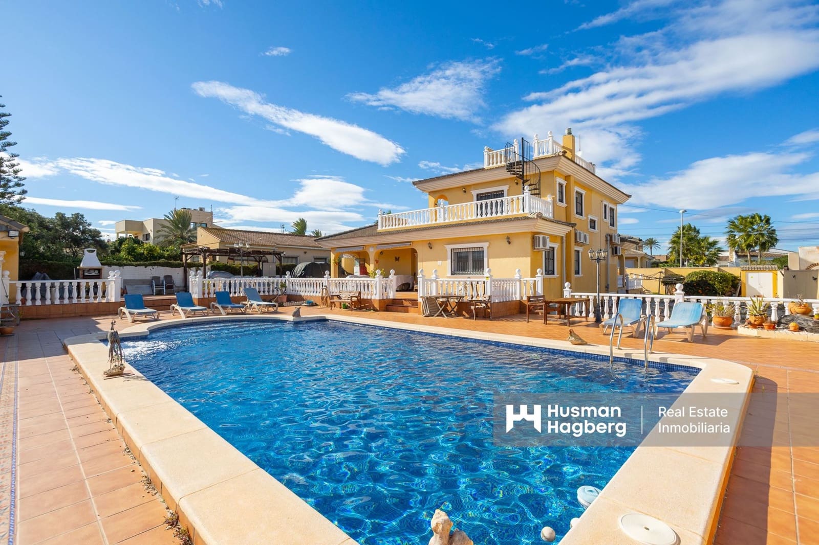 6 makuuhuone Huvila myytävänä paikassa Los Balcones mukana uima-altaan - 599 999 € (Ref: 9480637)