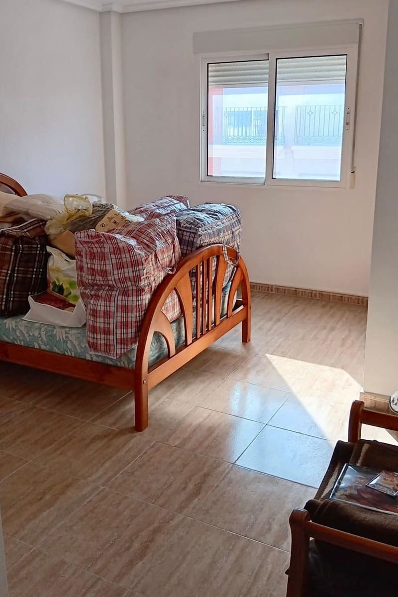 3 bedroom Apartment for sale in Pilar de la Horadada - € 160,000 (Ref: 9487139)