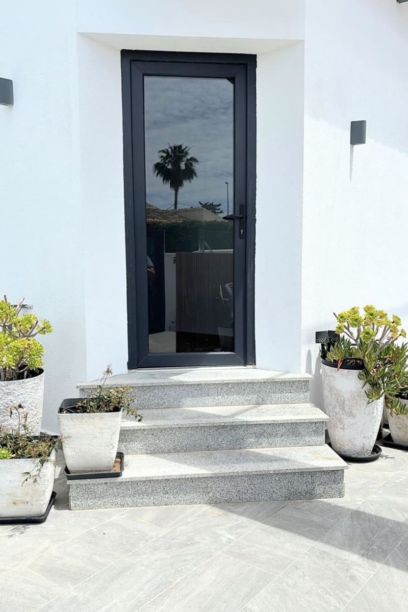 3 bedroom Apartment for sale in Punta Prima with pool - € 695,000 (Ref: 9490076)