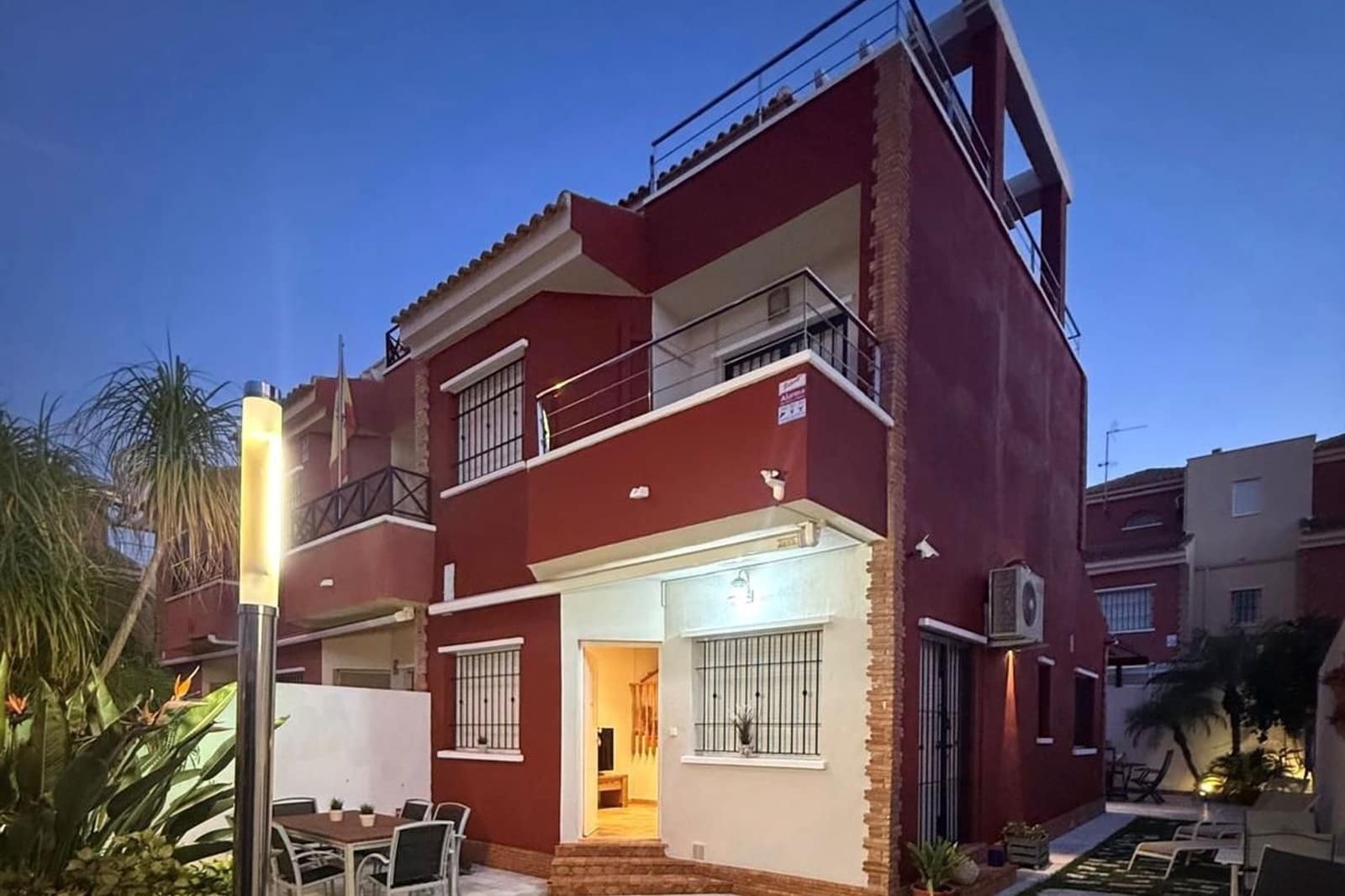 Casa de 4 habitaciones en Pilar de la Horadada en venta - 450.000 € (Ref: 9492748)
