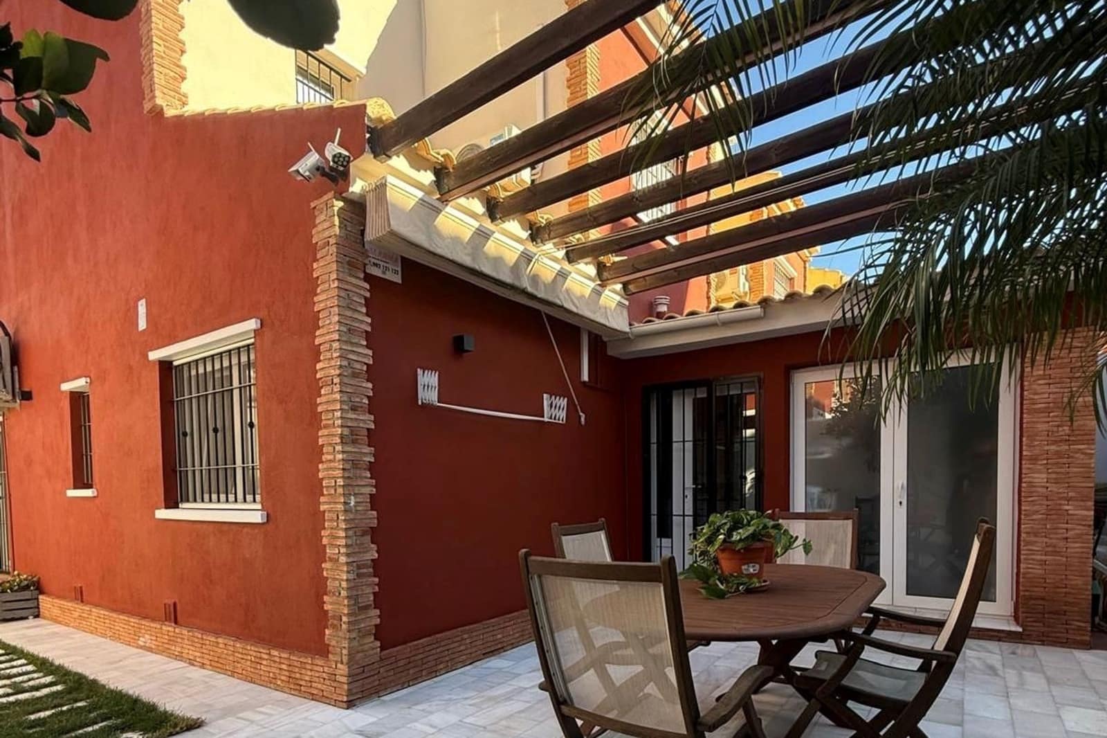 Casa de 4 habitaciones en Pilar de la Horadada en venta - 450.000 € (Ref: 9492748)