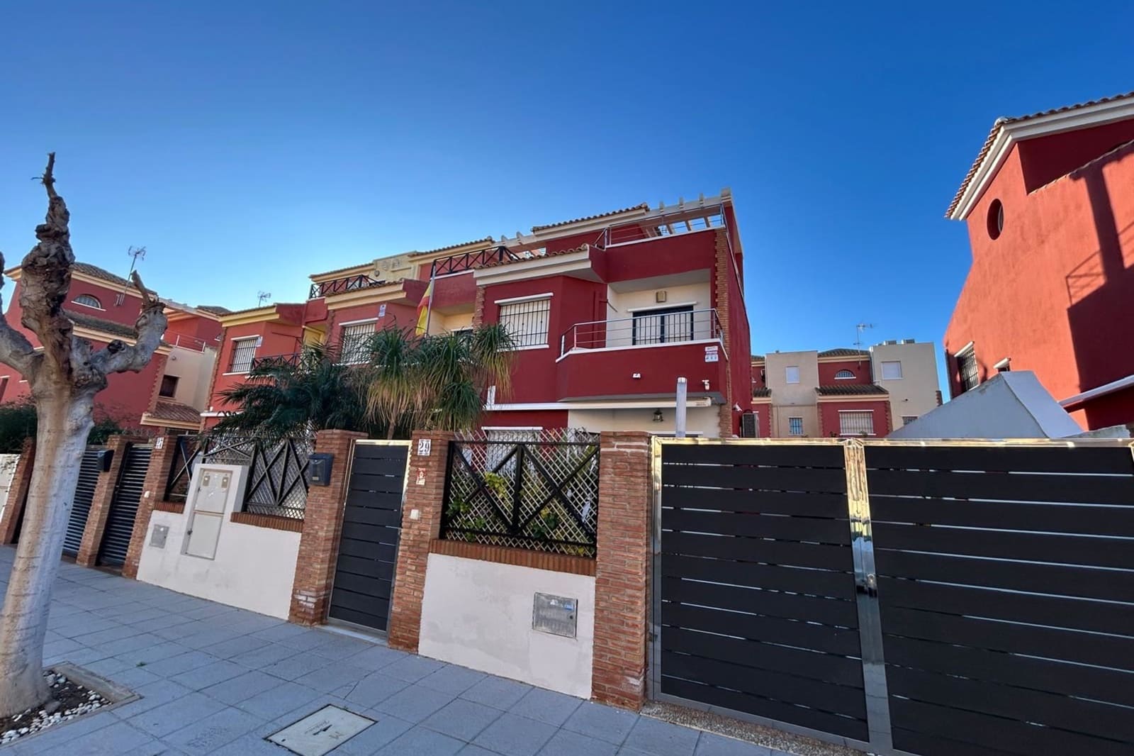 Casa de 4 habitaciones en Pilar de la Horadada en venta - 450.000 € (Ref: 9492748)