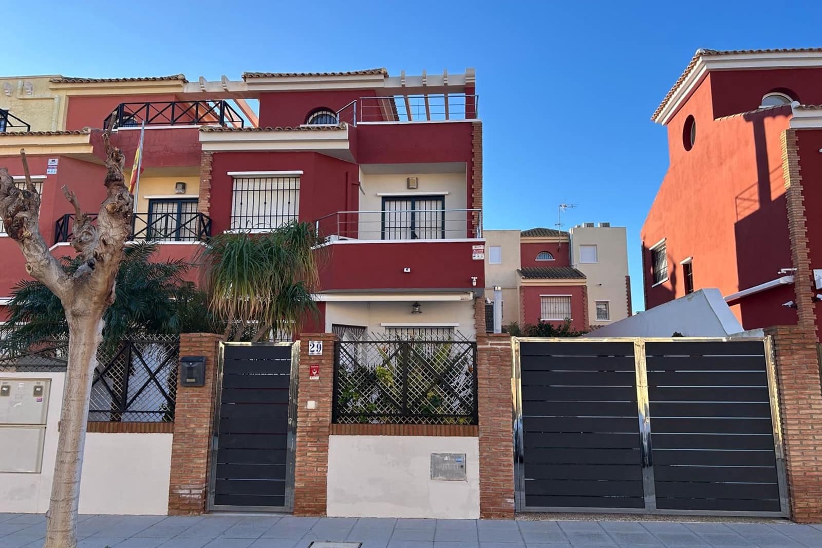 Casa de 4 habitaciones en Pilar de la Horadada en venta - 450.000 € (Ref: 9492748)