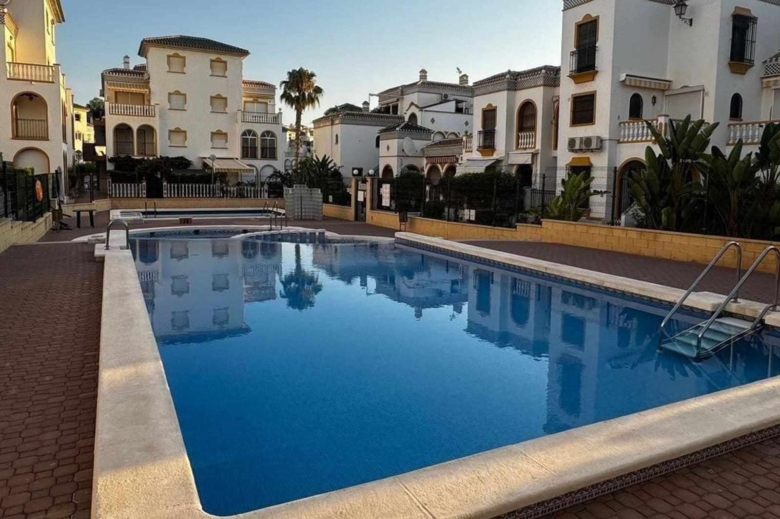 3 bedroom Apartment for sale in Torrevieja with pool - € 223,000 (Ref: 9500605)