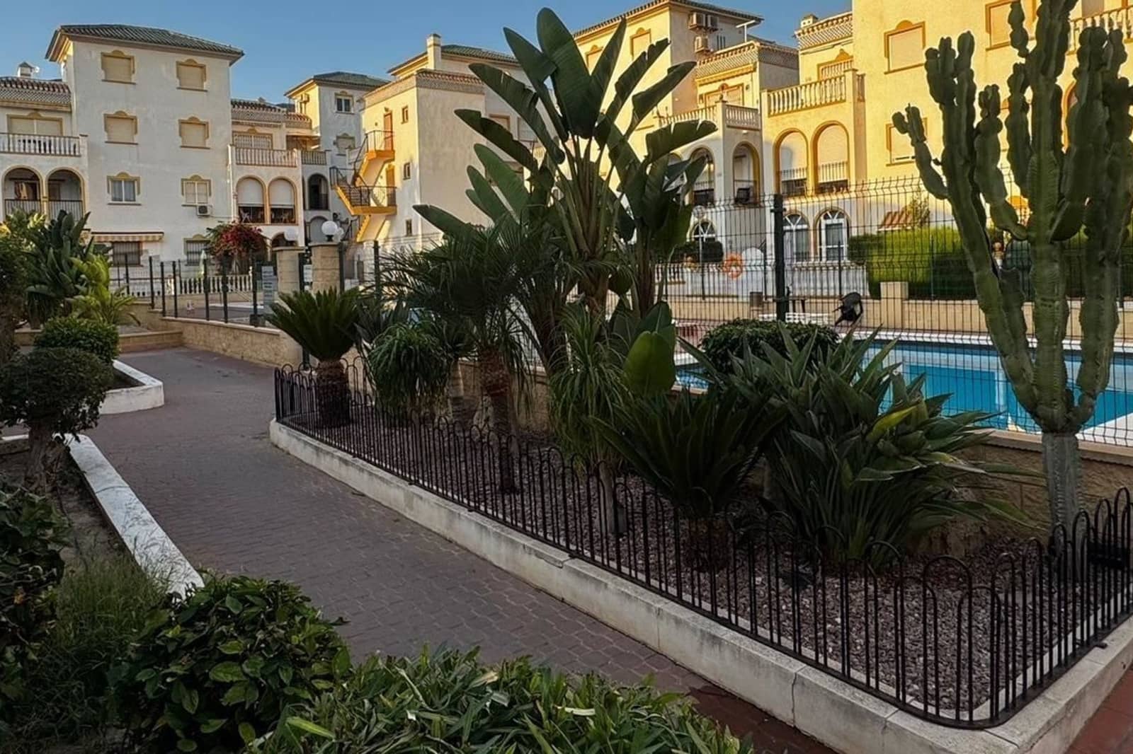 3 bedroom Apartment for sale in Torrevieja with pool - € 223,000 (Ref: 9500605)