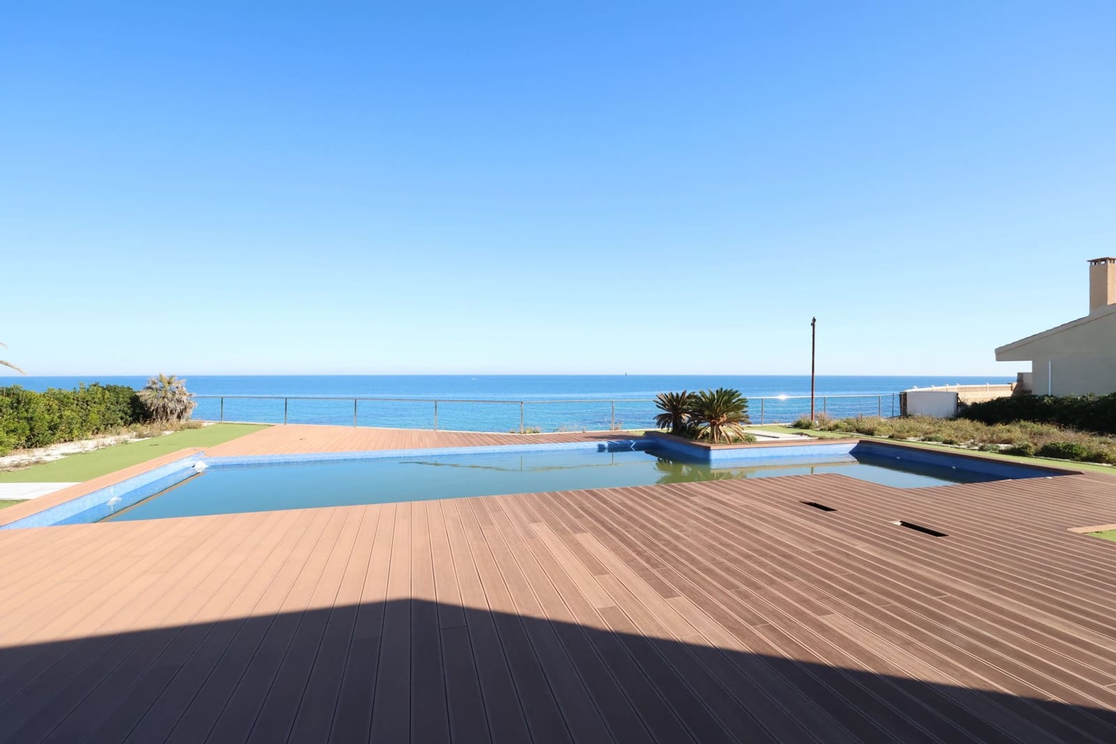 6 bedroom Villa for sale in Cabo Roig with pool - € 1,480,000 (Ref: 9517874)