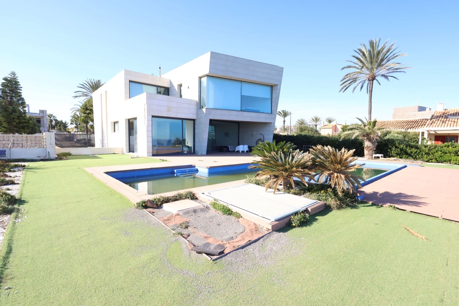 6 bedroom Villa for sale in Cabo Roig with pool - € 1,480,000 (Ref: 9517874)