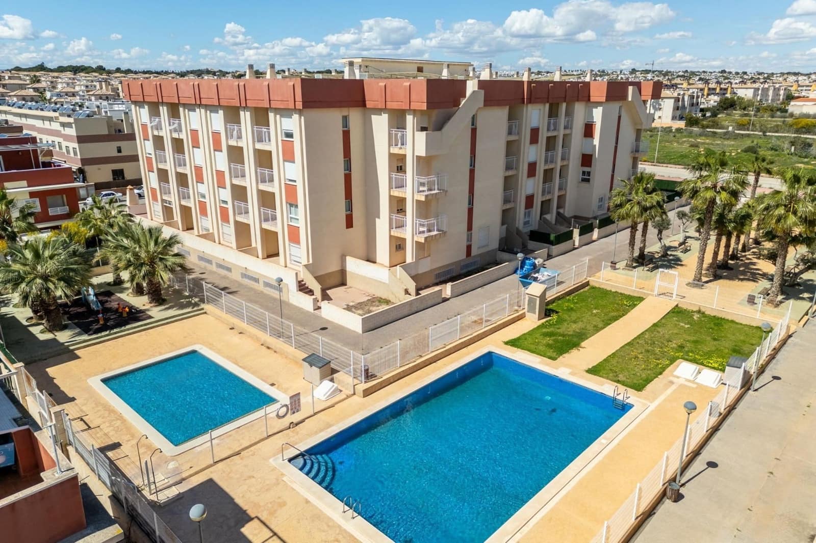 2 sovrum Lägenhet till salu i Orihuela Costa med pool - 186 500 € (Ref: 9528878)