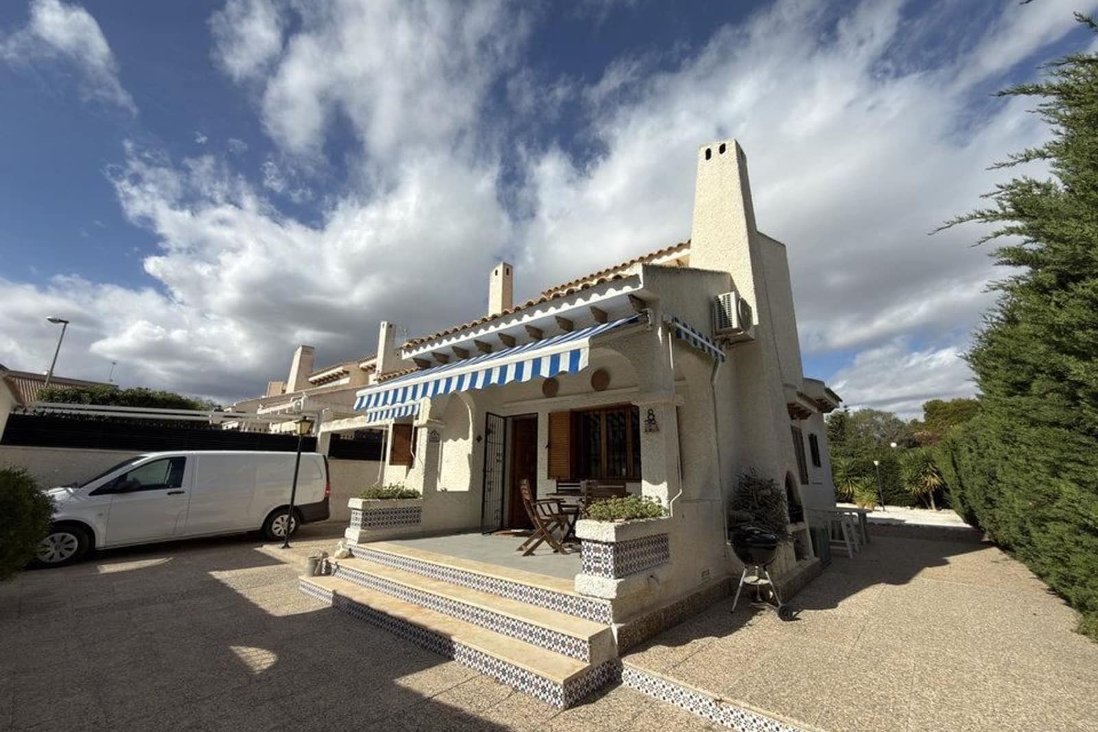 Casa de 3 habitaciones en La Zenia en venta con piscina - 650.000 € (Ref: 9535127)