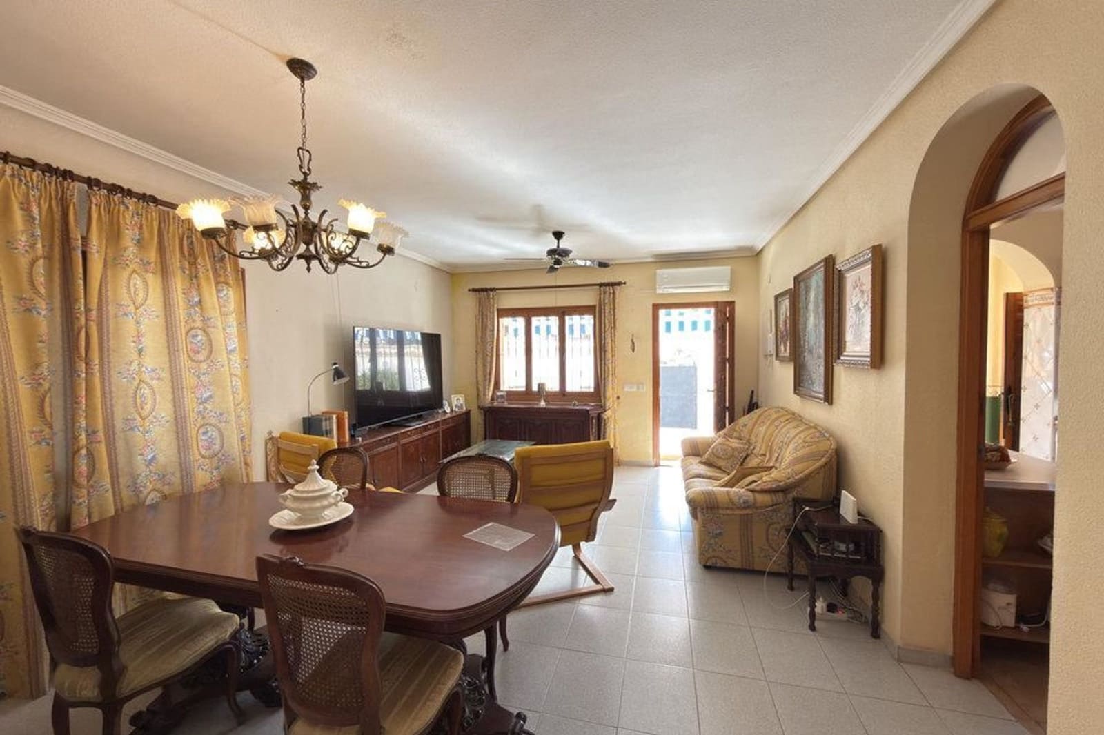 Casa de 3 habitaciones en La Zenia en venta con piscina - 650.000 € (Ref: 9535127)