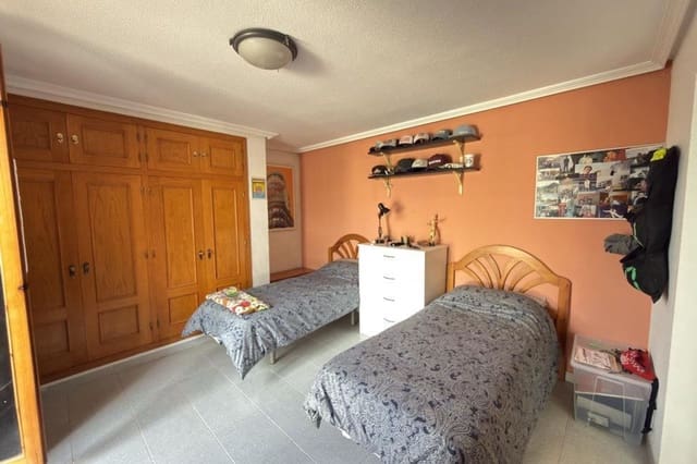 Casa de 3 habitaciones en La Zenia, Orihuela en venta con piscina - 650.000 € (Ref: 9535127)