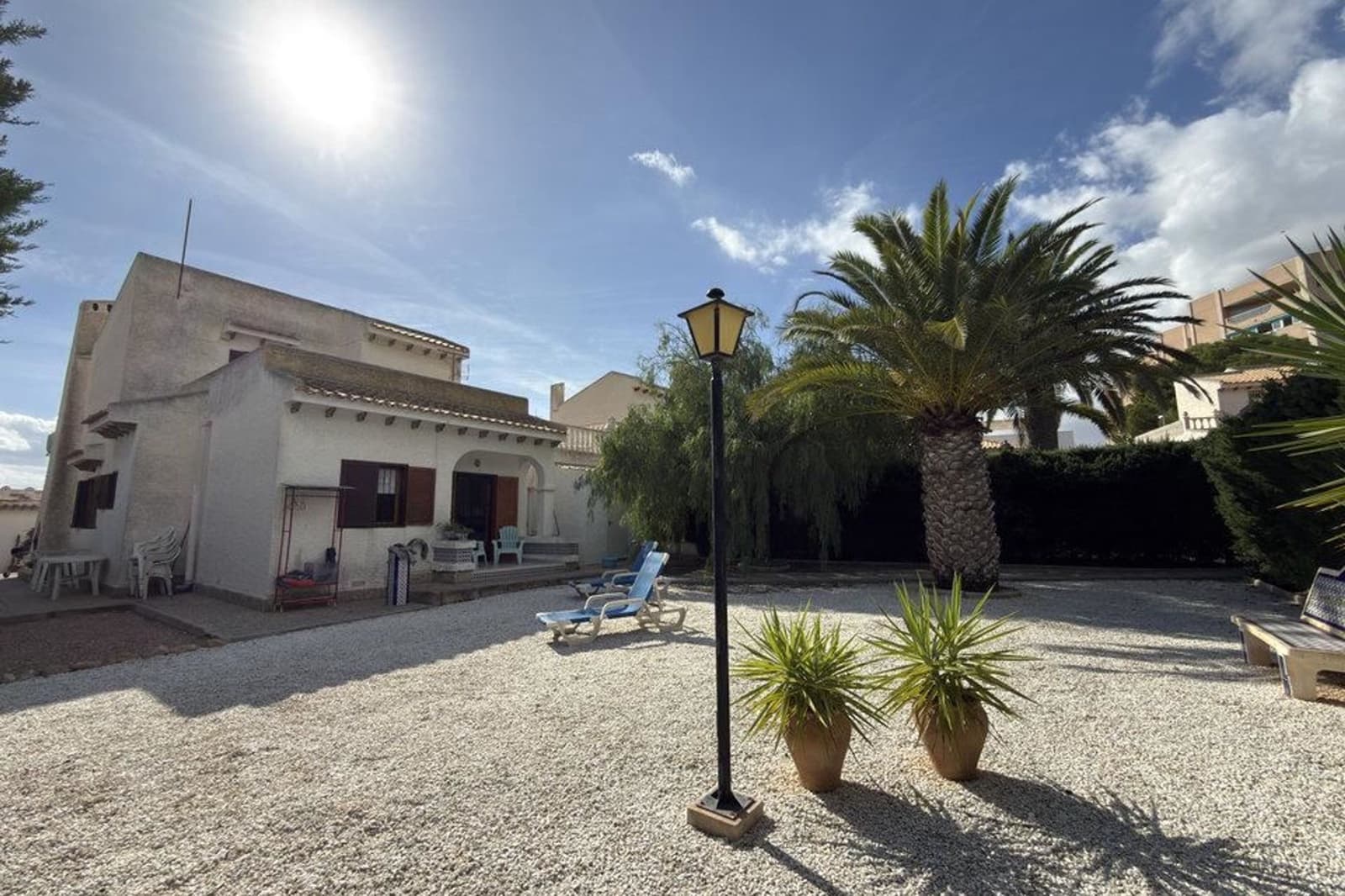 Casa de 3 habitaciones en La Zenia en venta con piscina - 650.000 € (Ref: 9535127)