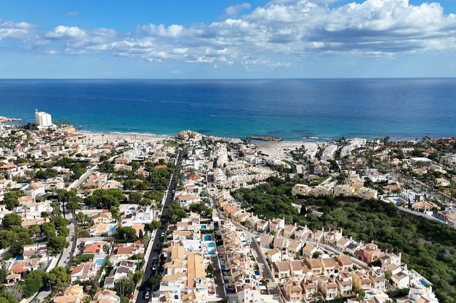 Casa de 3 habitaciones en La Zenia en venta con piscina - 650.000 € (Ref: 9535127)