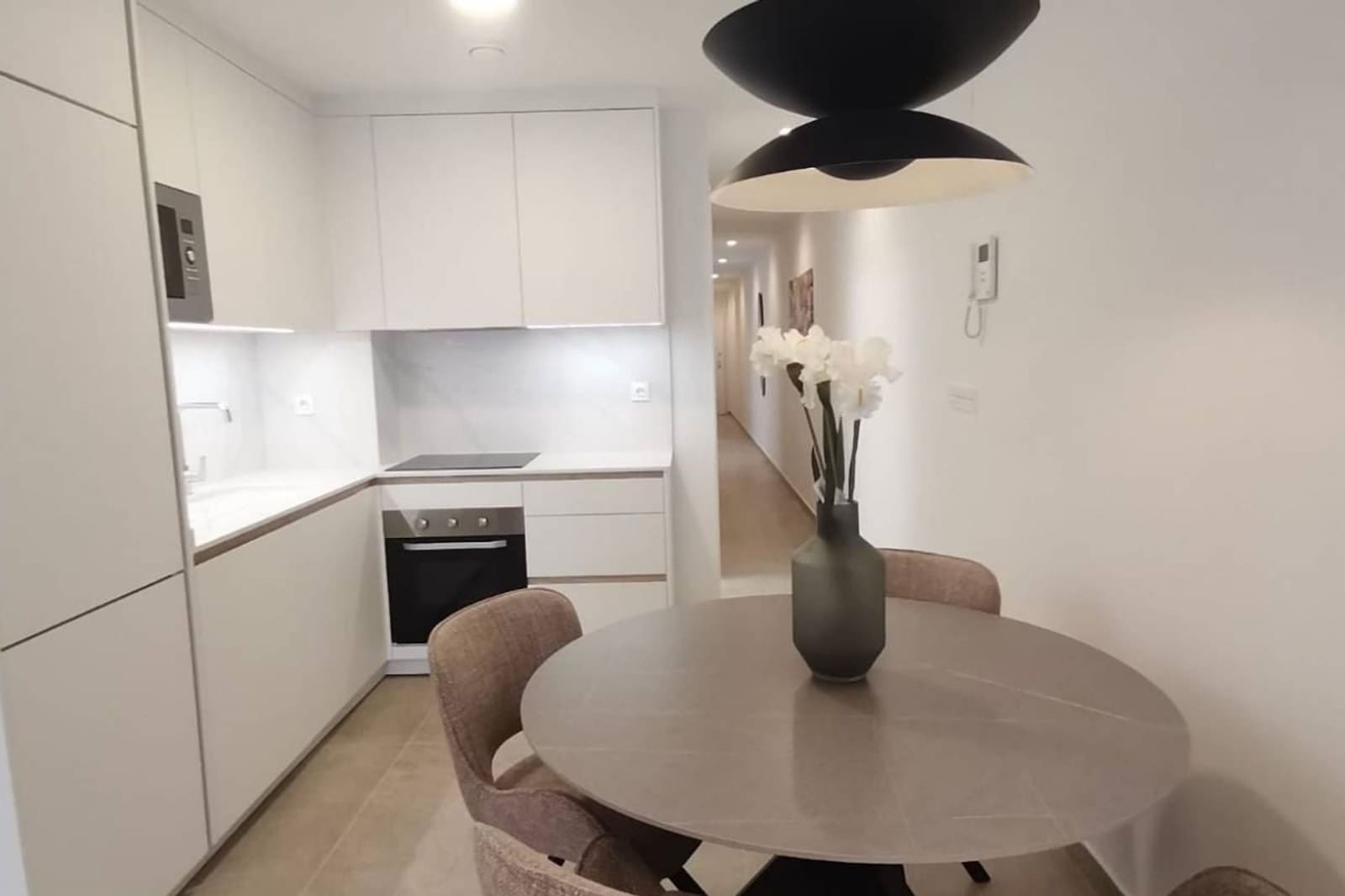 2 makuuhuone Huoneisto myytävänä paikassa Torrevieja mukana uima-altaan - 220 000 € (Ref: 9596524)