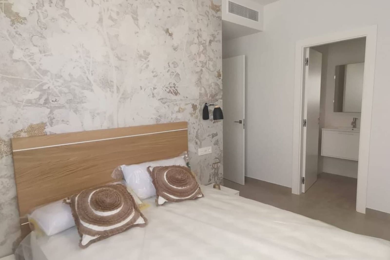 Apartamento de 2 habitaciones en Torrevieja en venta con piscina - 259.000 € (Ref: 9596878)