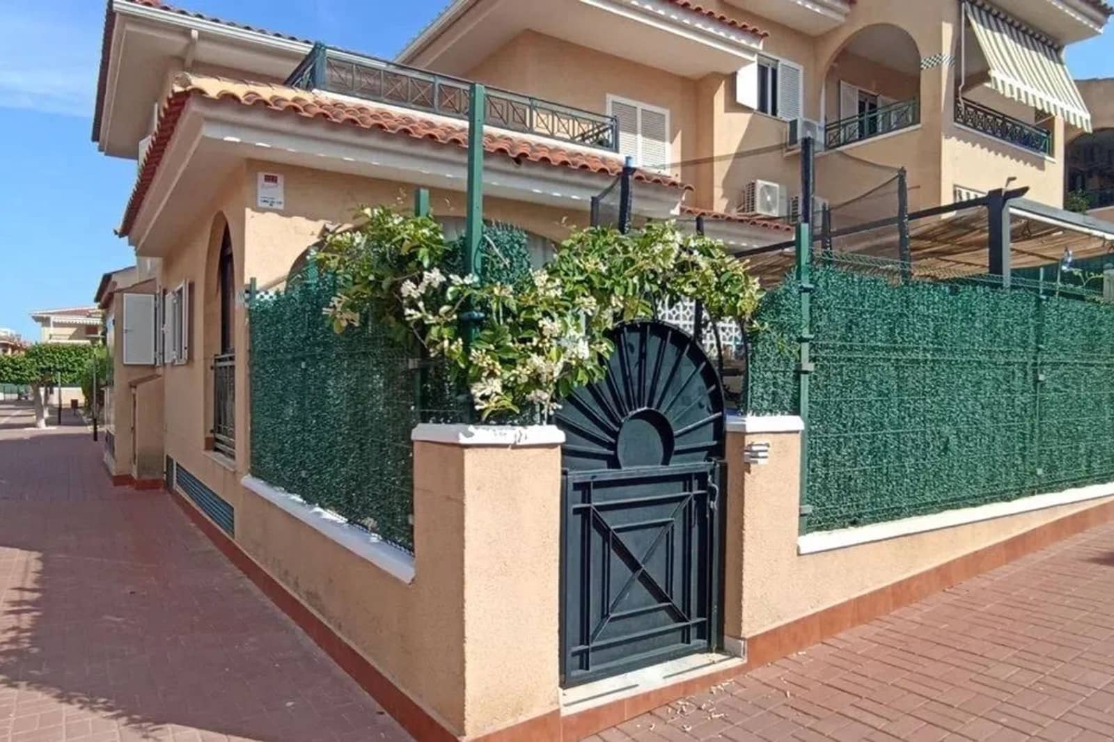 3 bedroom Townhouse for sale in Gran Alacant with pool - € 299,900 (Ref: 9603586)