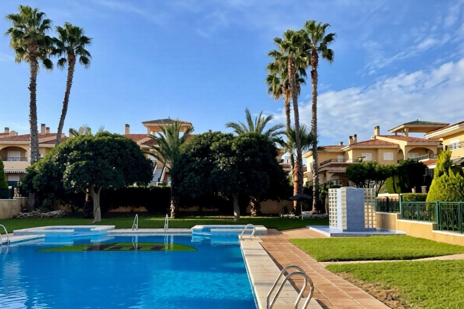 3 bedroom Townhouse for sale in Gran Alacant with pool - € 299,900 (Ref: 9603586)