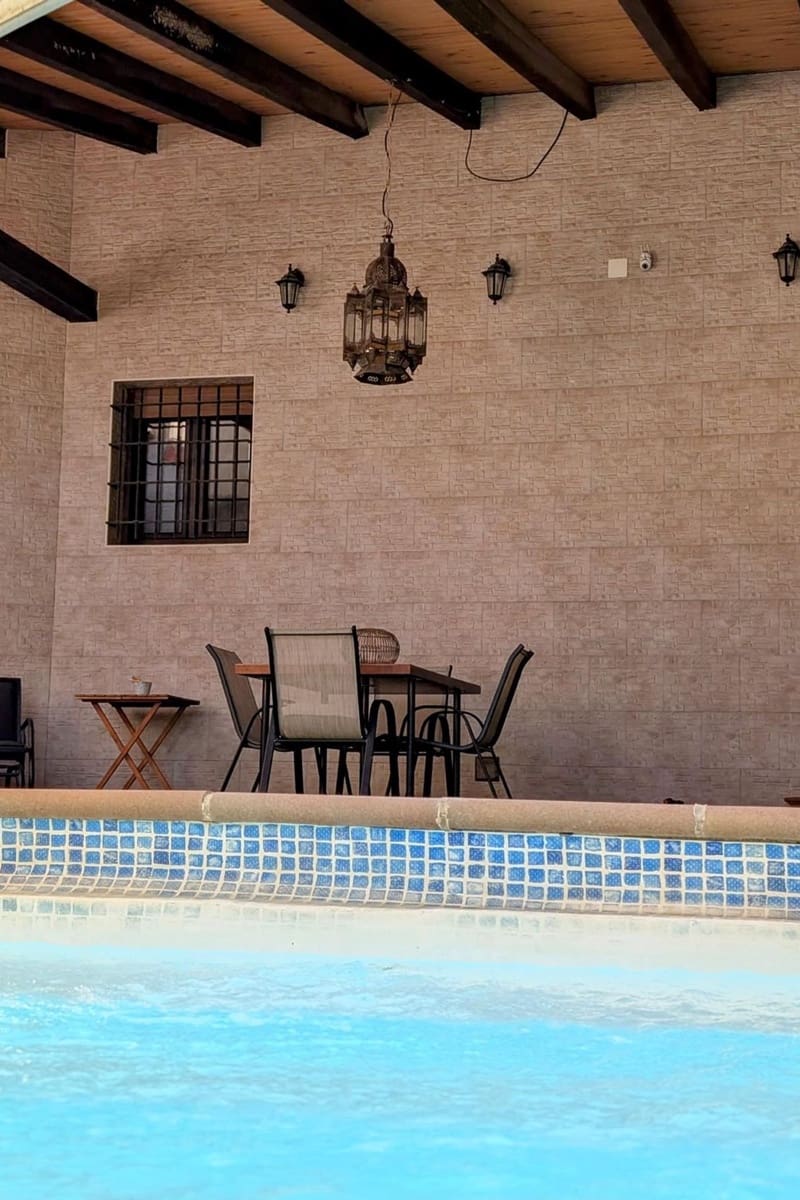 4 soveværelse Villa til salg i Alicante by med swimmingpool - € 515.000 (Ref: 9610197)