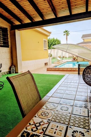 4 soveværelse Villa til salg i Cañada del Fenollar, Alicante by med swimmingpool - € 515.000 (Ref: 9610197)