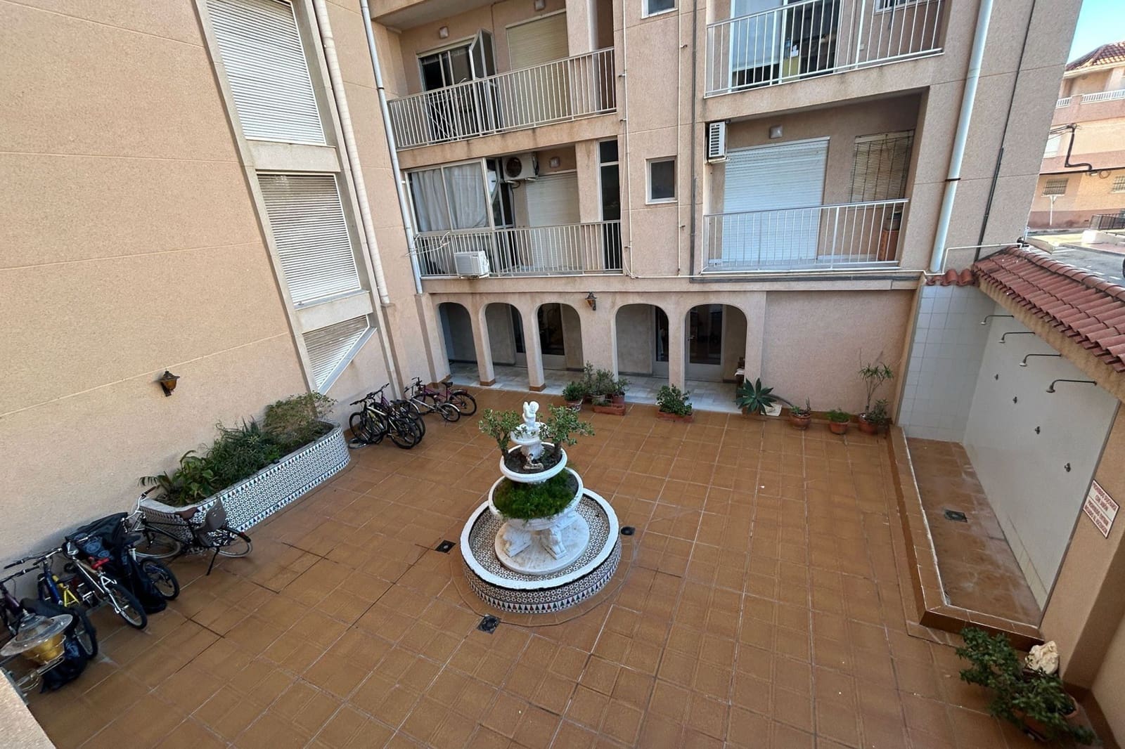 Lejlighed til salg i Torrevieja - € 105.000 (Ref: 9626527)