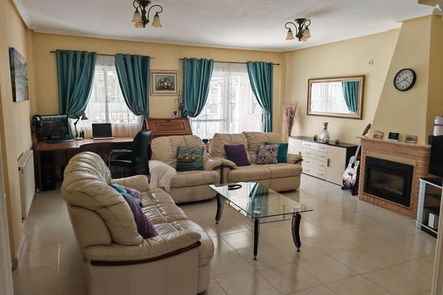 3 bedroom Villa for sale in El Molino, Torrevieja with pool - € 560,000 (Ref: 9631405)