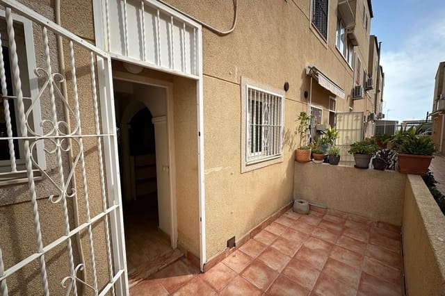 3 slaapkamer Huis te koop in Punta Prima, Orihuela met zwembad - € 249.000 (Ref: 9642957)
