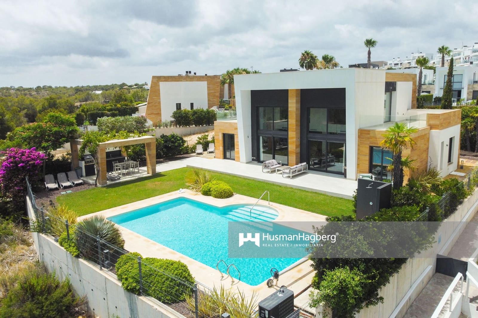 5 soveværelse Villa til salg i Villamartin med swimmingpool - € 1.295.000 (Ref: 9642958)