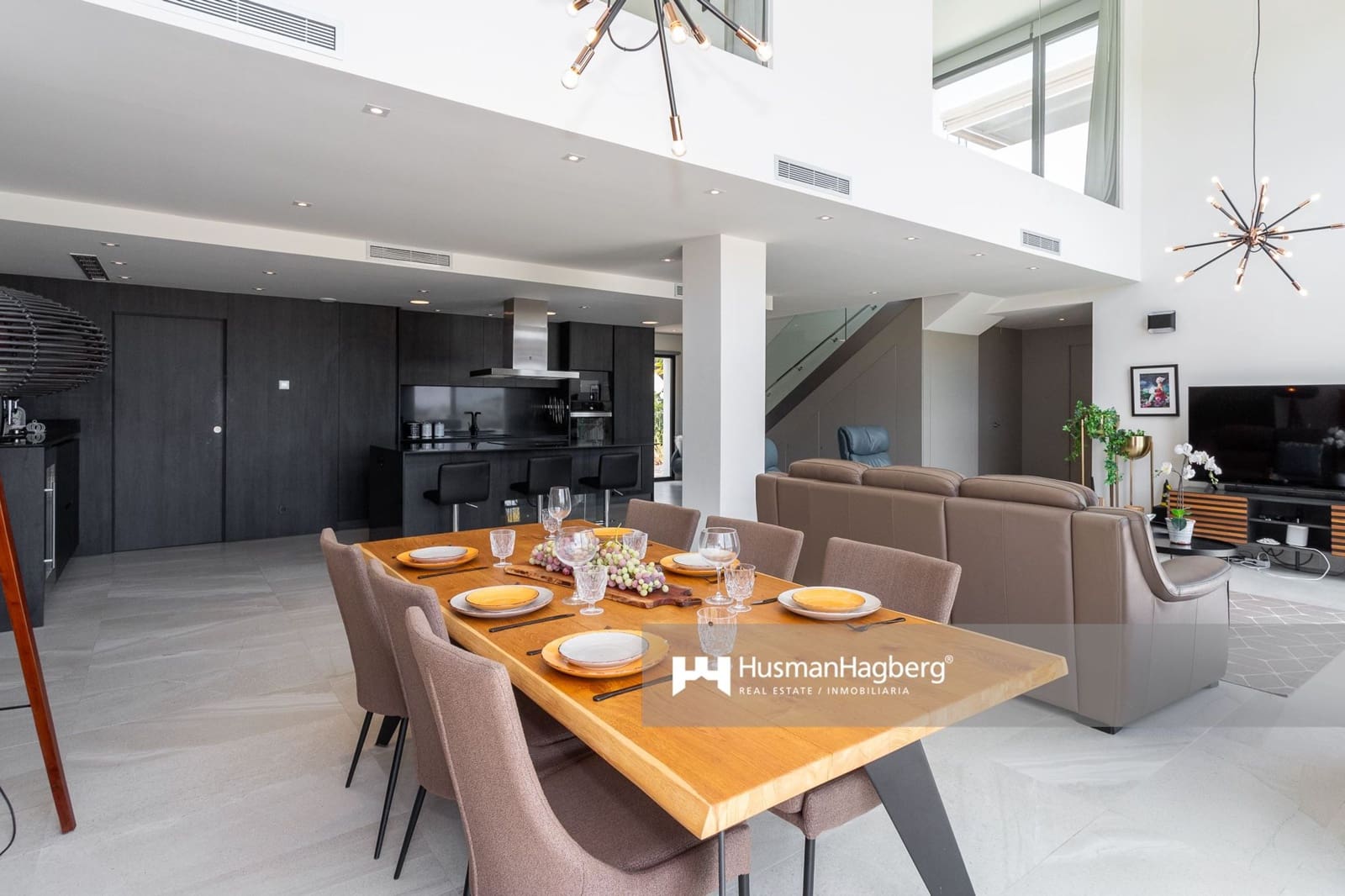 5 soveværelse Villa til salg i Villamartin med swimmingpool - € 1.295.000 (Ref: 9642958)