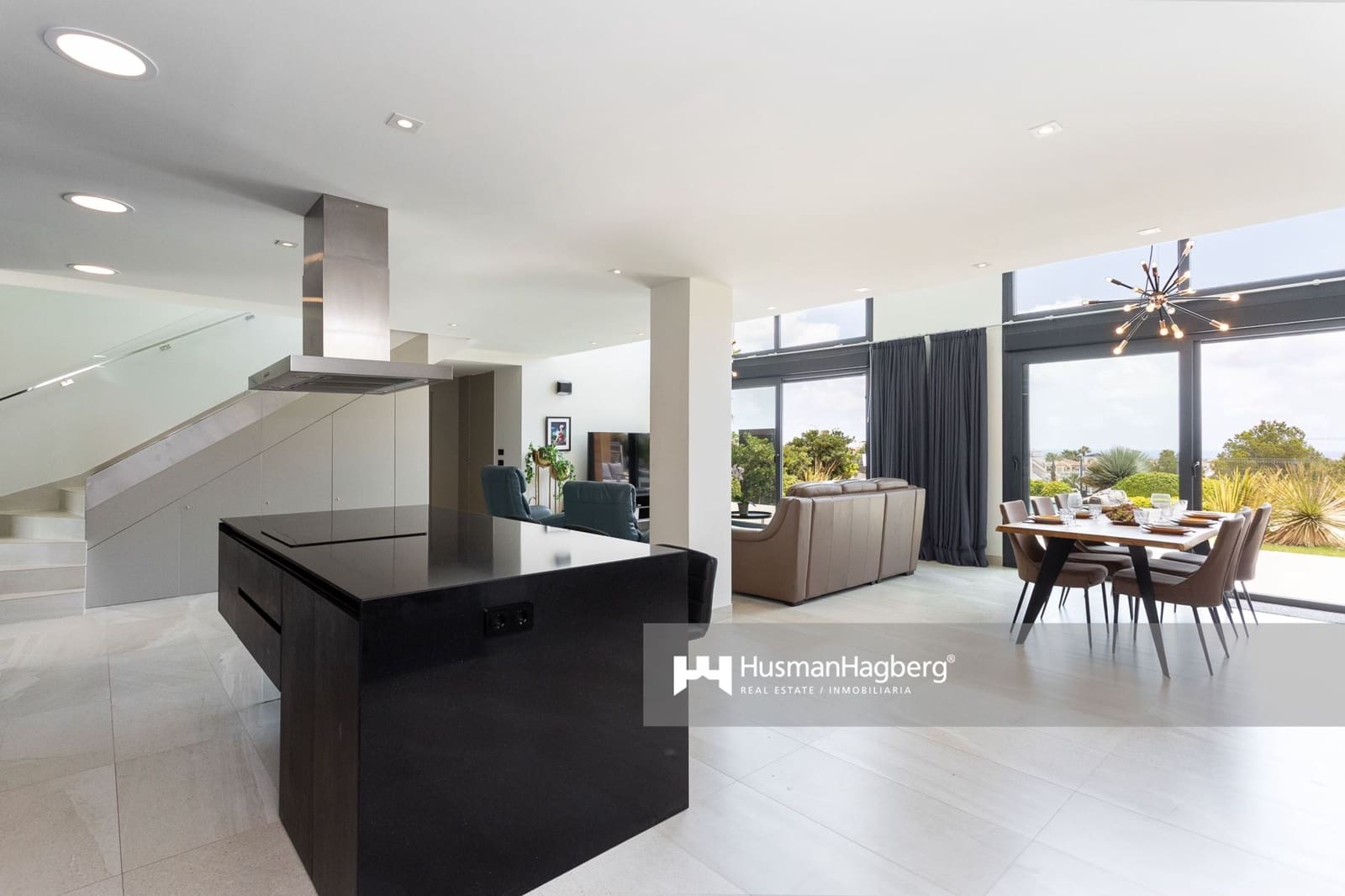 5 soveværelse Villa til salg i Villamartin med swimmingpool - € 1.295.000 (Ref: 9642958)