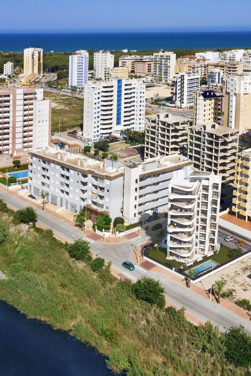 3 bedroom Apartment for sale in Guardamar del Segura with pool - € 386,000 (Ref: 9653178)