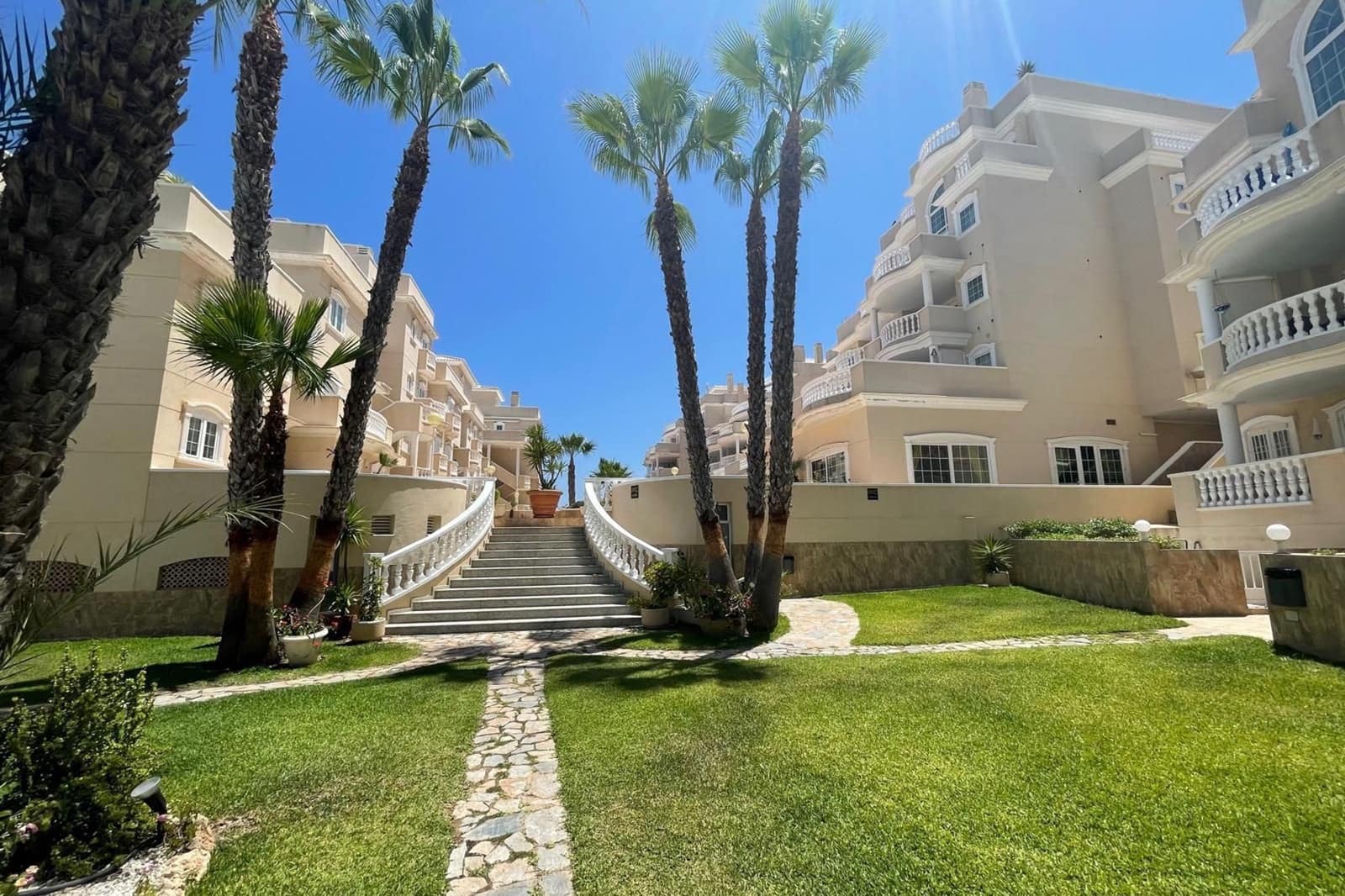 2 slaapkamer Appartement te koop in Campoamor met zwembad - € 260.000 (Ref: 9685565)