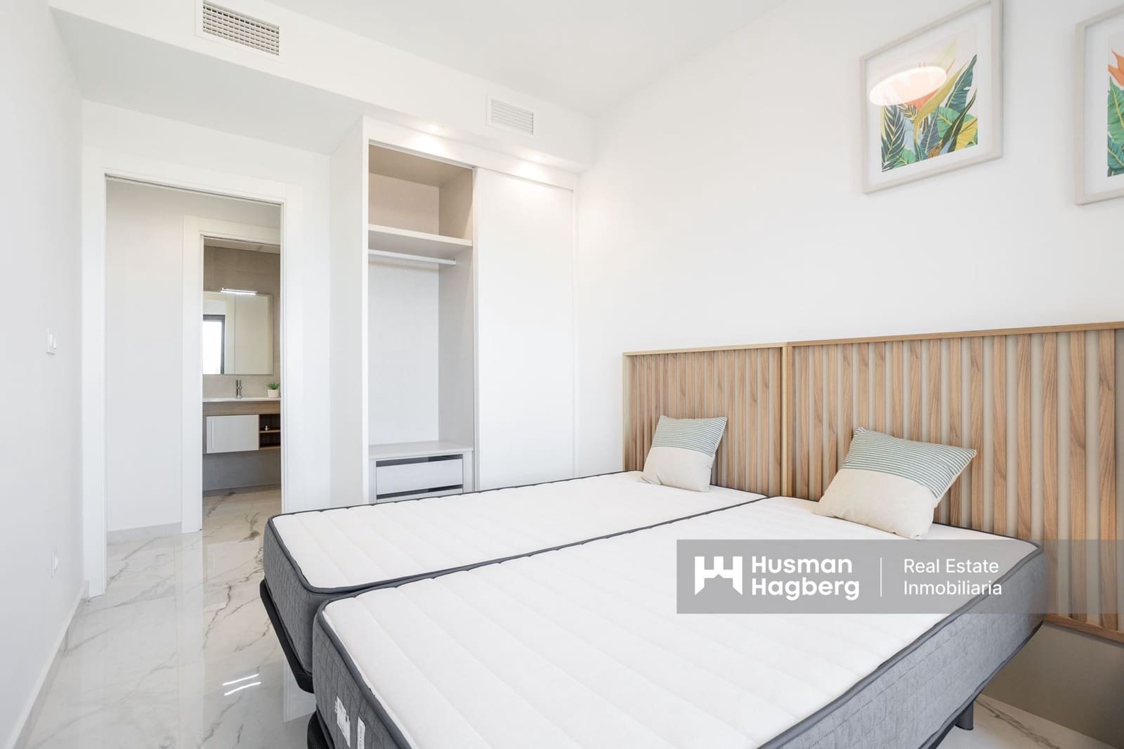 2 bedroom Apartment for sale in Playa Flamenca with pool - € 549,000 (Ref: 9687618)