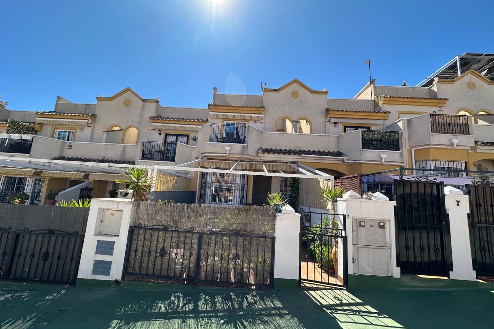 2 makuuhuone Omakotitalo myytävänä paikassa Los Balcones mukana uima-altaan - 199 900 € (Ref: 9748377)