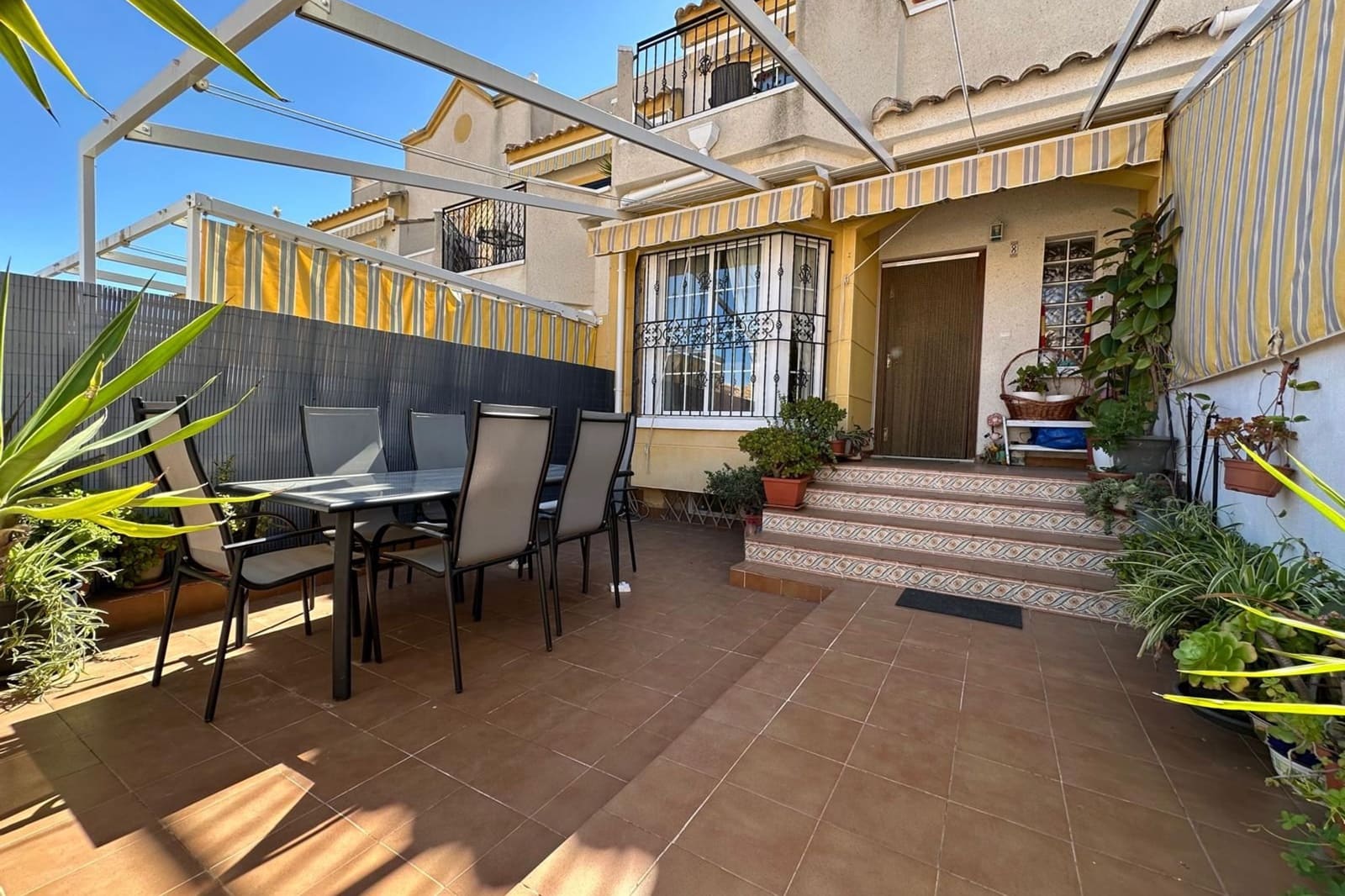 2 makuuhuone Omakotitalo myytävänä paikassa Los Balcones mukana uima-altaan - 199 900 € (Ref: 9748377)