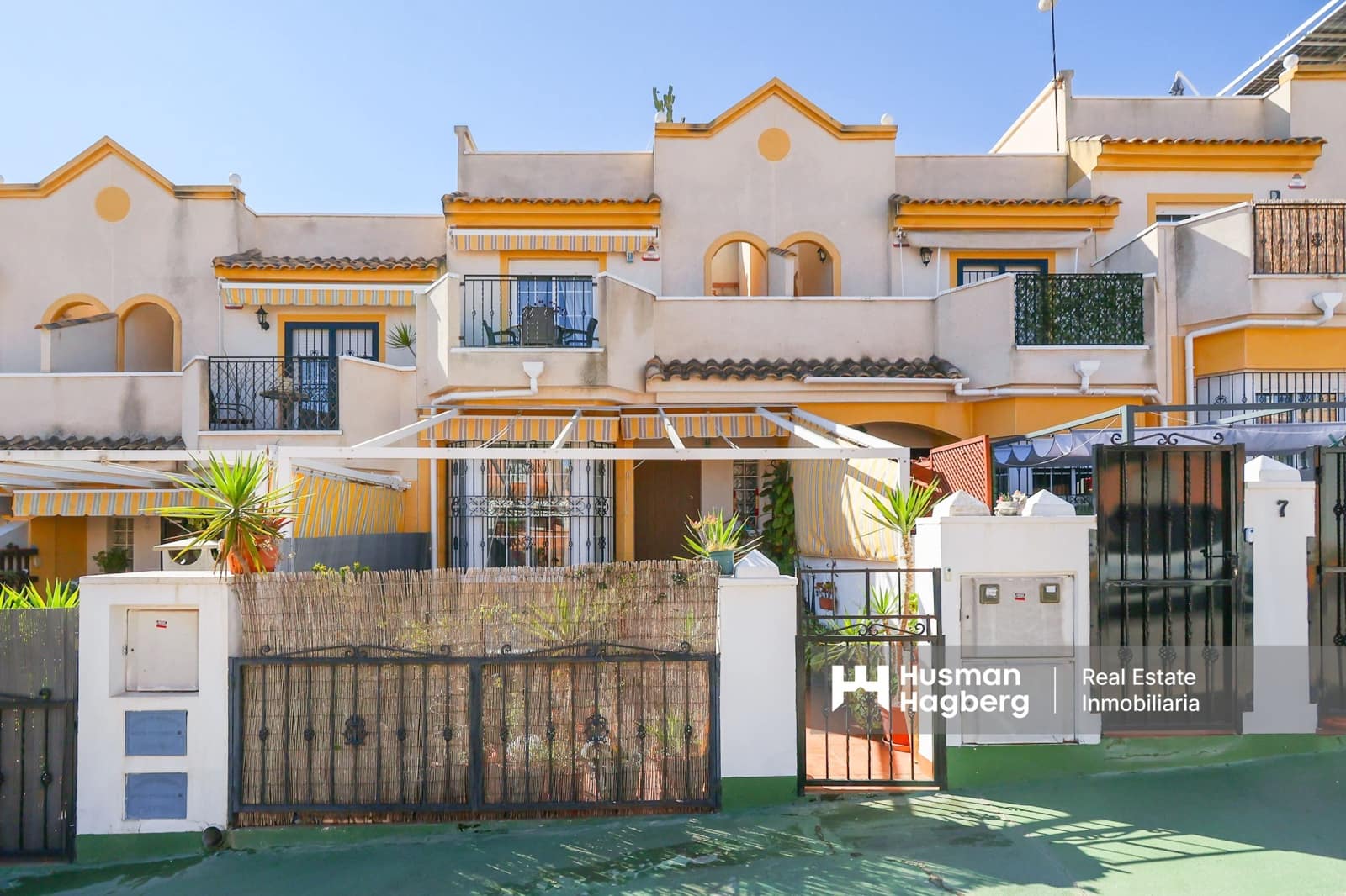 2 bedroom Townhouse for sale in Los Balcones with pool - € 199,900 (Ref: 9748377)