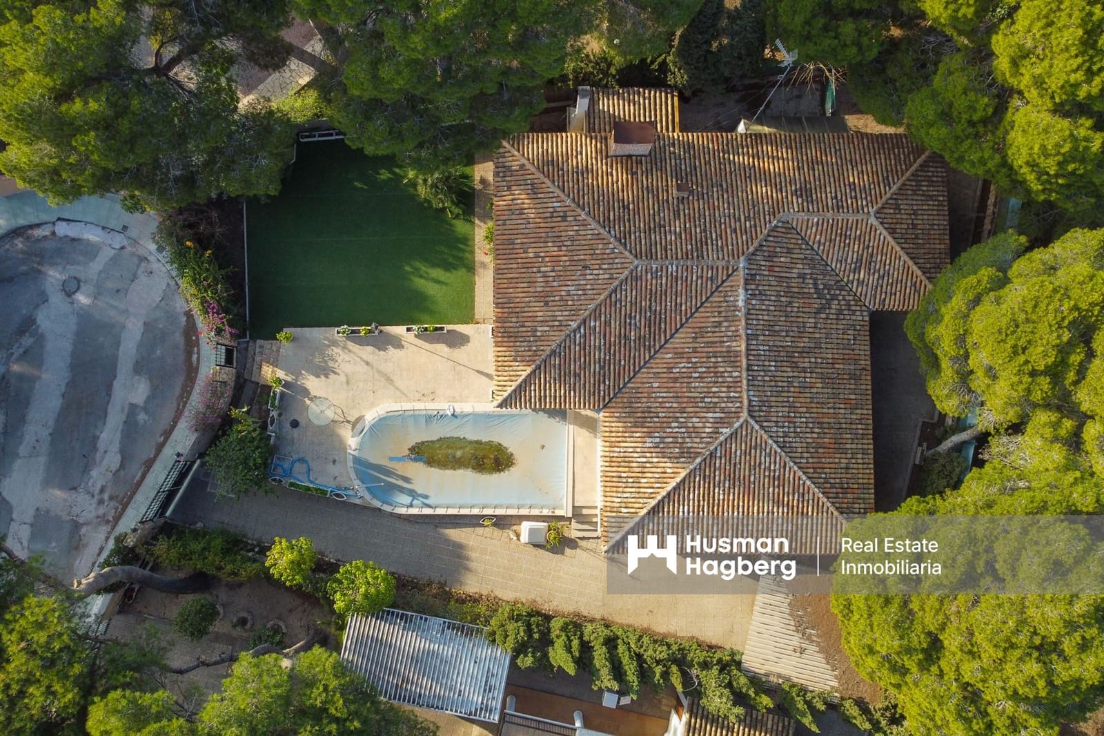 6 quarto Moradia para venda em Campoamor com piscina - 930 000 € (Ref: 9759405)